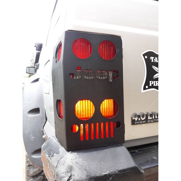 Kit de protections de feux arrière en acier (gauche et droit) Jeep Cherokee XJ phase 1 (1984 à 1996)