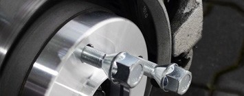 Elargisseur de voie : c'est un accessoire 4x4 indispensable quand on veut gagner en déport de jante tout en conservant ses jantes actuelles. L'élargisseur de voie est le meilleur compromis (rapport qualité / prix) pour avoir un 4x4 plus trapu. Conseils 4x4