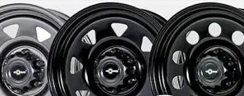Jante triangular chromée pour 4x4 et Jante modular noire 4x4. Ces 2 types de jante acier sont recommandées pour un usage intensif en tout-terrain. Leader4x4.com vous propose un très grand panel de jantes acier, de différentes tailles et différents déport de jante. La spécificité des triangular est lié à la forme des trous de la jante, en triangle, tandis la modular possède des trous de forme ronde. Conseils 4x4